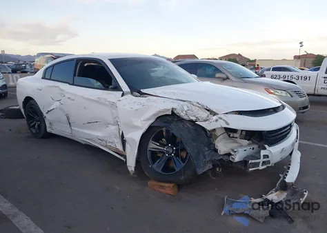 2016 Dodge Charger Sxt z USA, uszkodzony, nr VIN 2C3CDXHG9GH149612